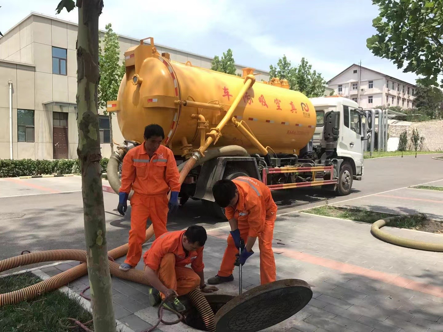 海拉尔化粪池清理与5-8吨吸粪车施工效率分析